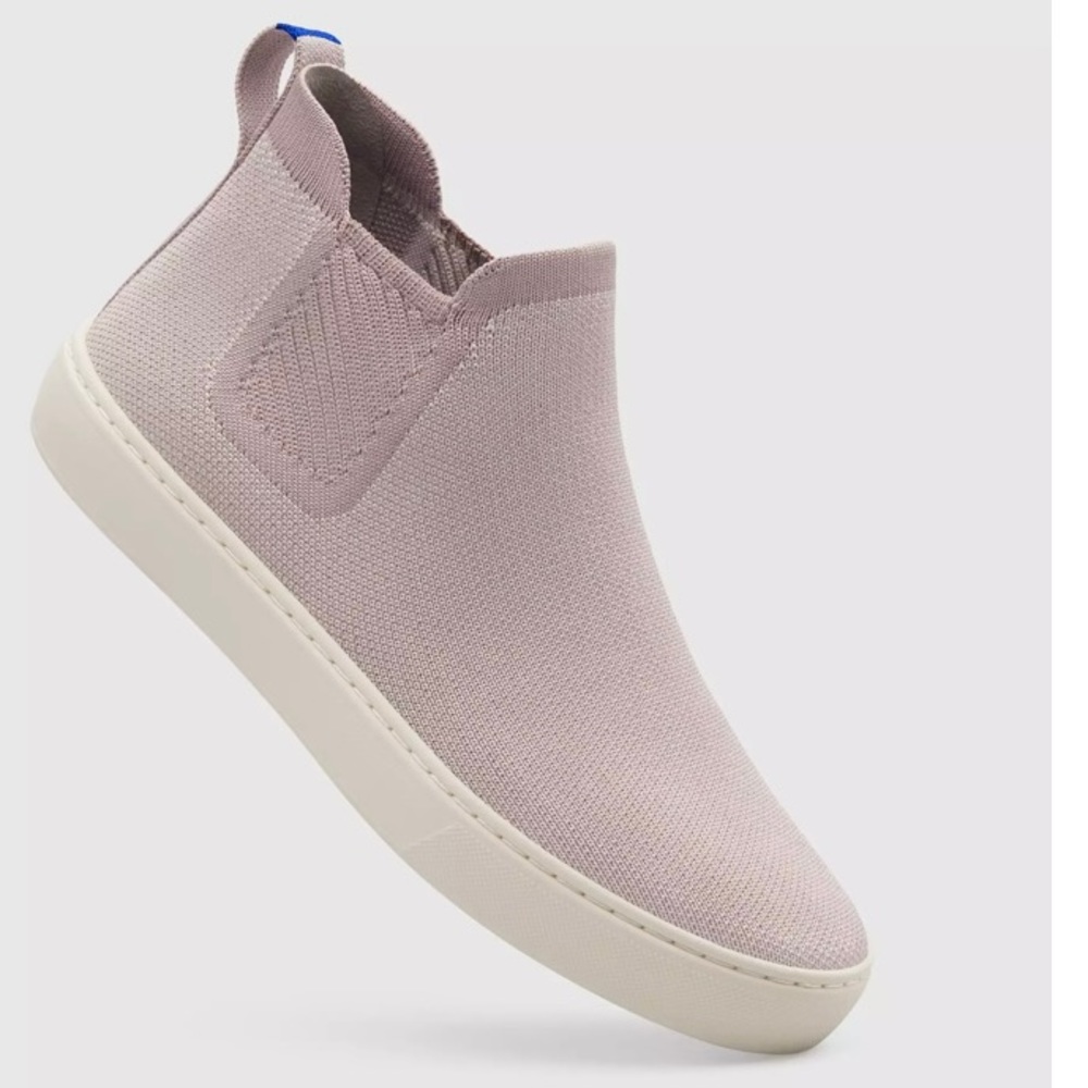 Like New Rothy’s Chelsea boot in discontinued color of lilac grey.